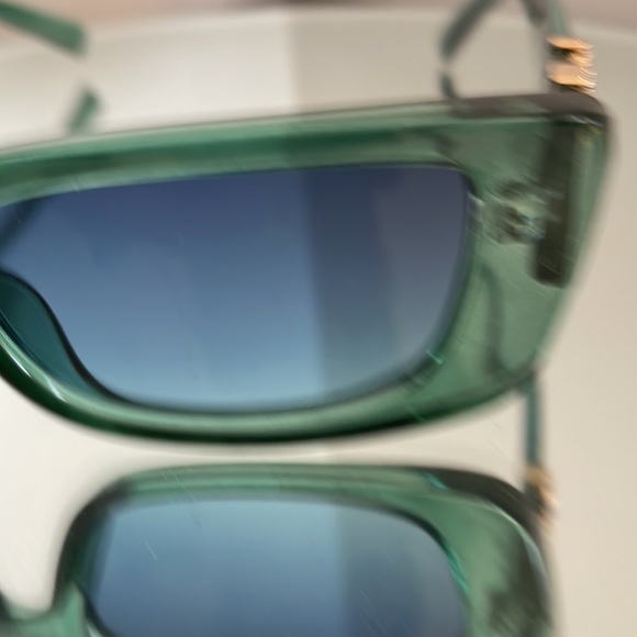 NWOT Chic coloured green sunglasses - Picture 5 of 7